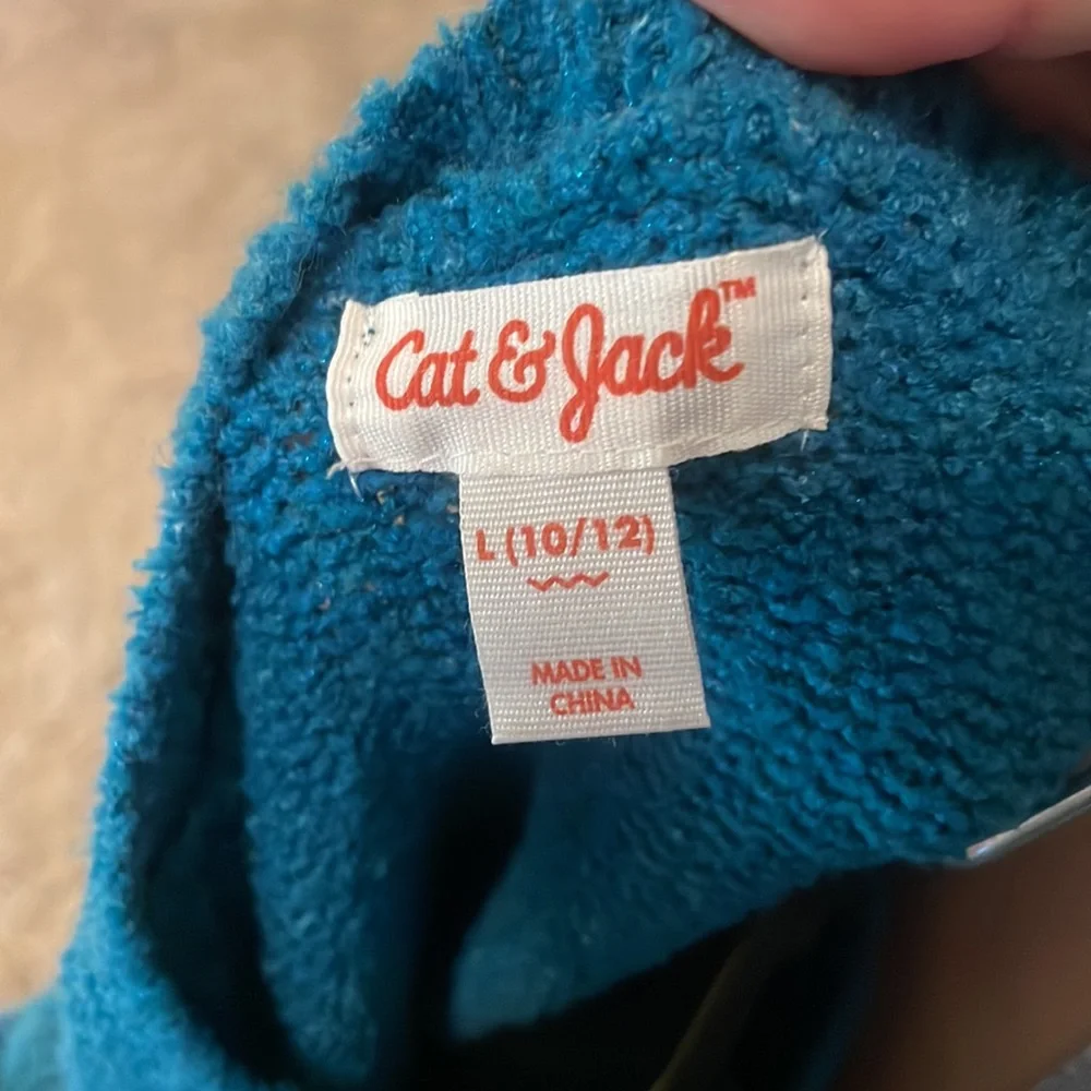 Cat and jack child’s sweater in teal size L super comfy